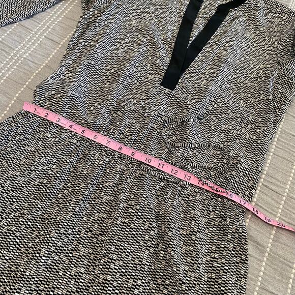 Vince 100% Silk V-Neck Dress Roll Tab Sleeves women’s Size Medium Career office - Picture 7 of 11